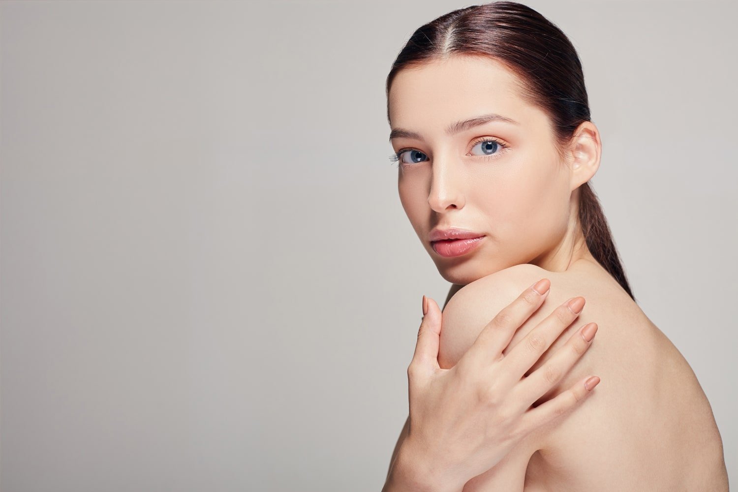 young-beautiful-woman-with-blue-eyes-full-lips-holds-hand-his-shoulder